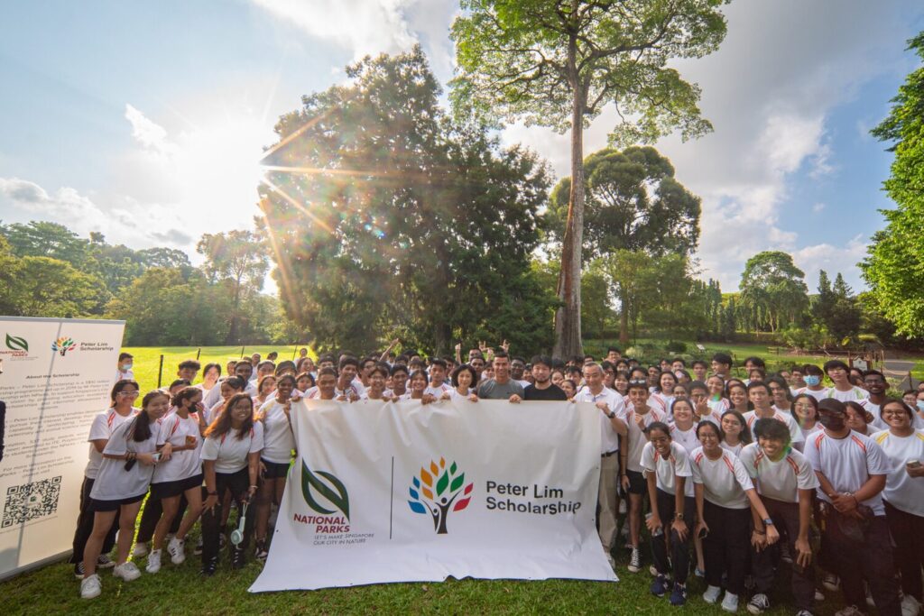 Cristiano Ronaldo visits Singapore, surrounded by fans at Botanic Gardens